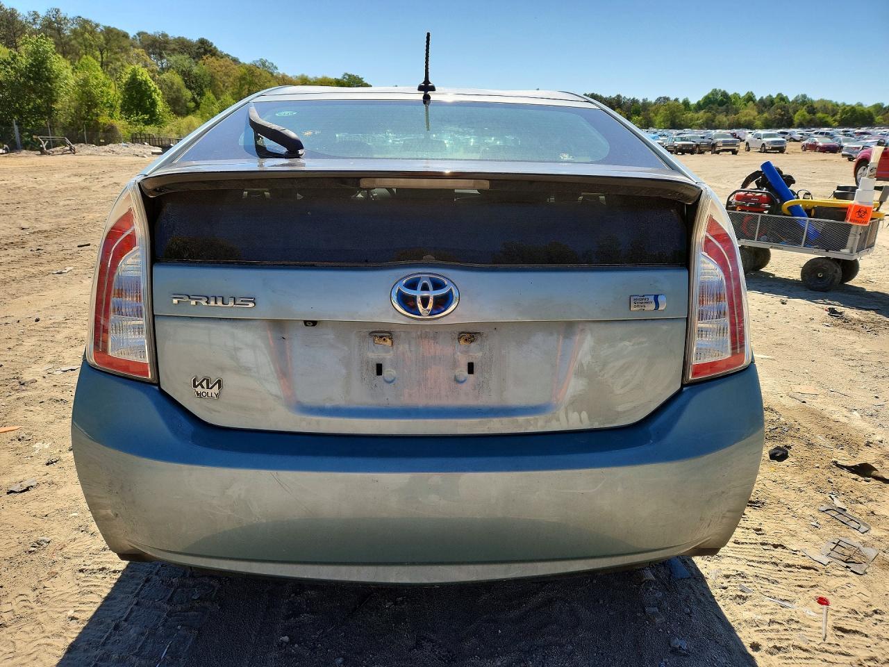 2014 Toyota Prius Five - Image 6