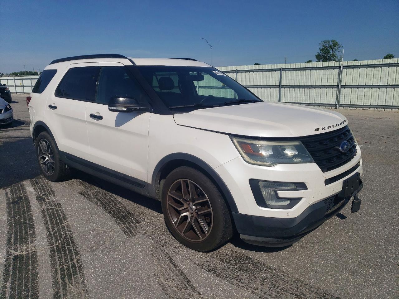 2016 Ford Explorer Sport - Image 4