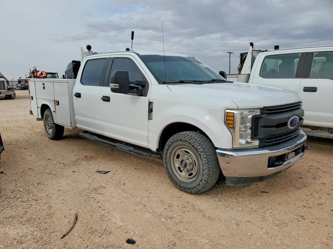 2019 Ford F250 Super Duty Utility / Service Truck - Фото 4