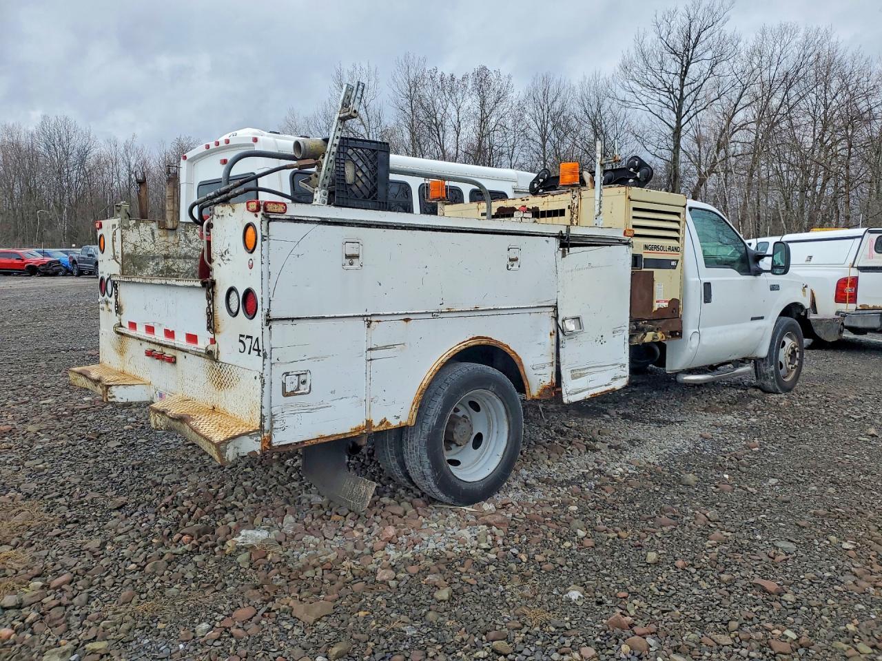 2000 Ford F450 Super Duty Utility / Service Truck - Image 3