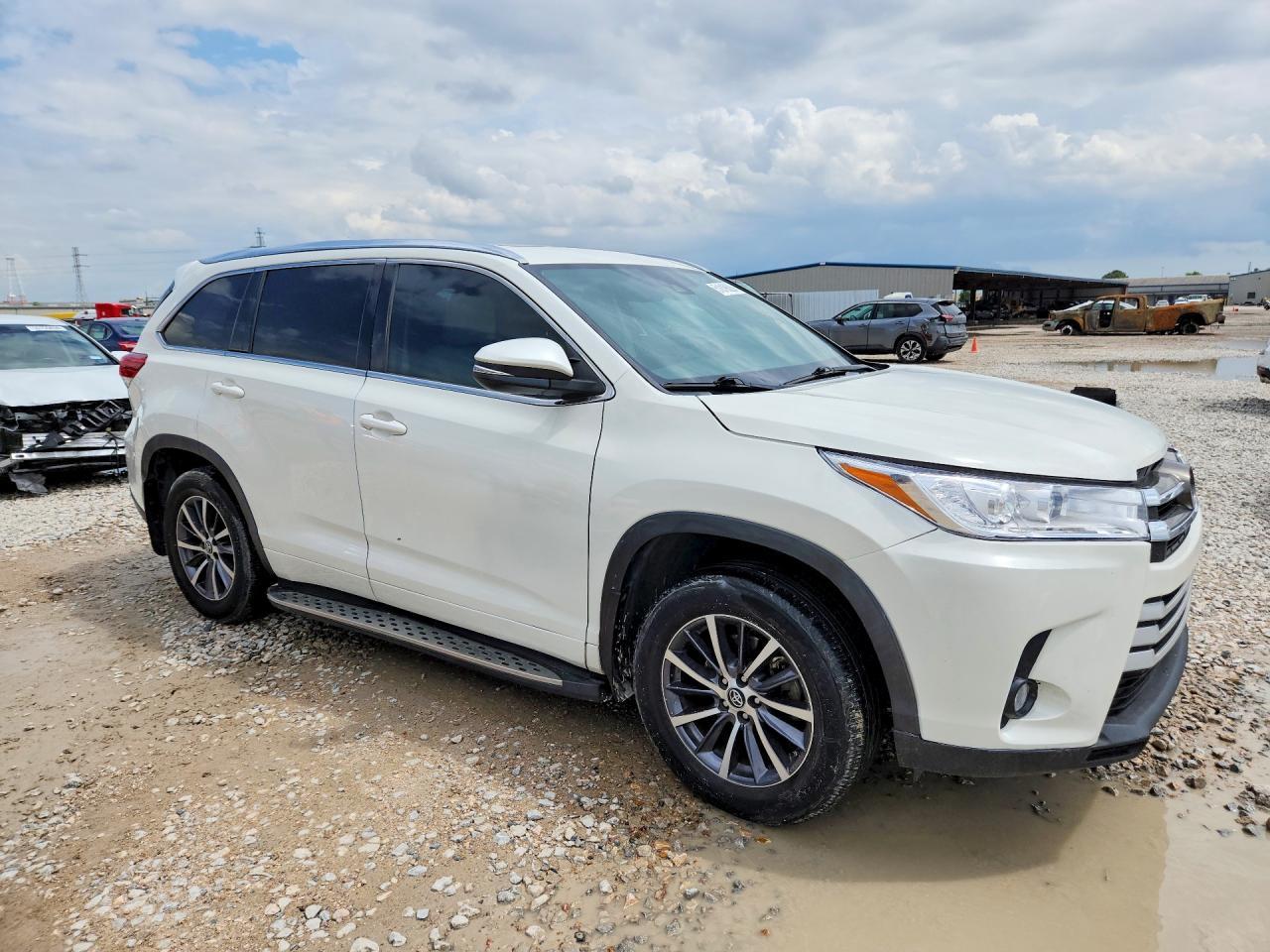 2017 Toyota Highlander Xle - Фото 4
