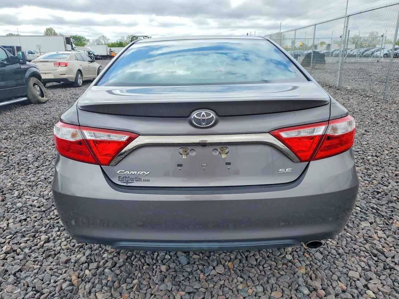 2016 Toyota Camry Se - Image 6