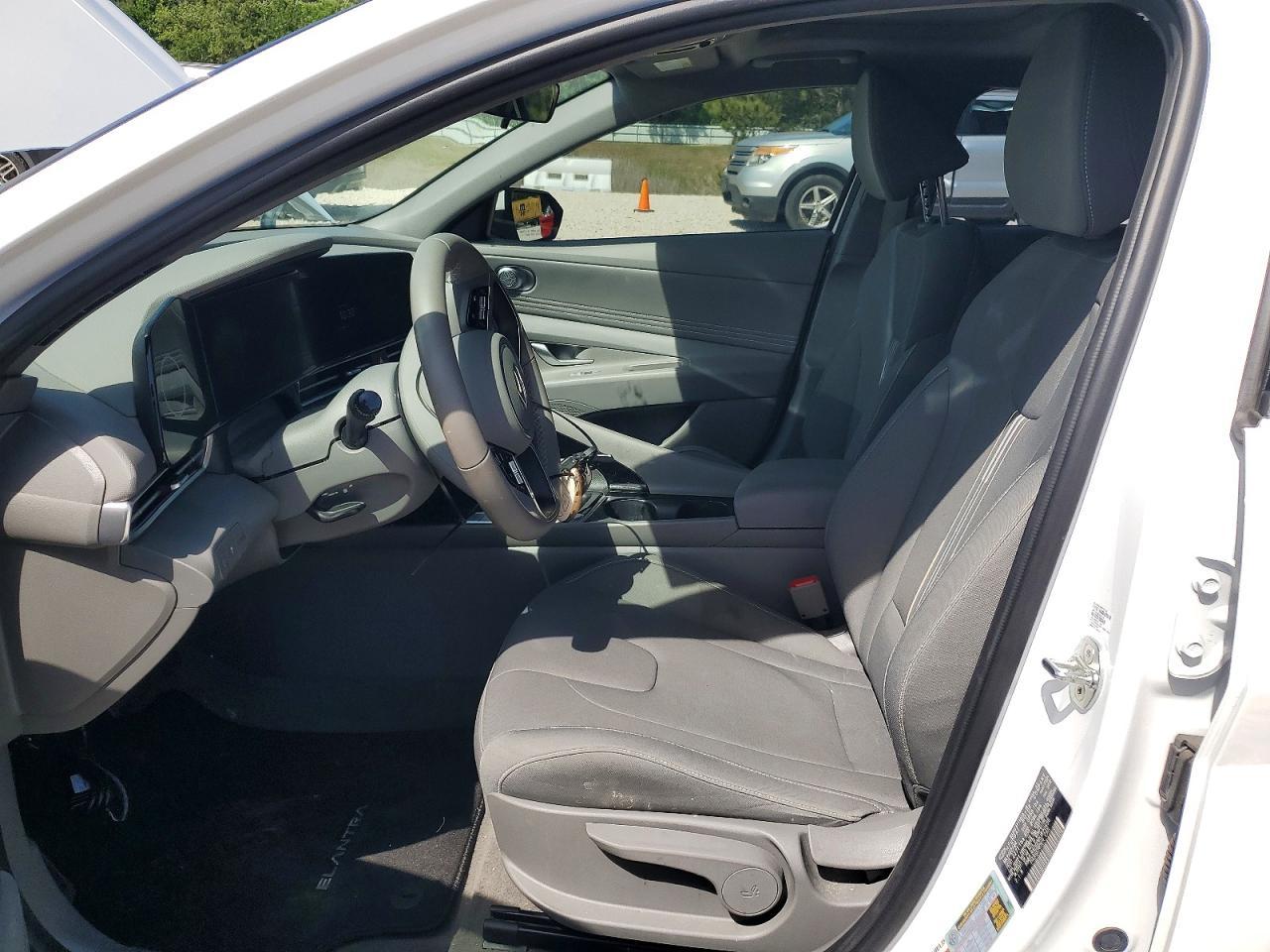 2024 Hyundai Elantra Sel - Image 7