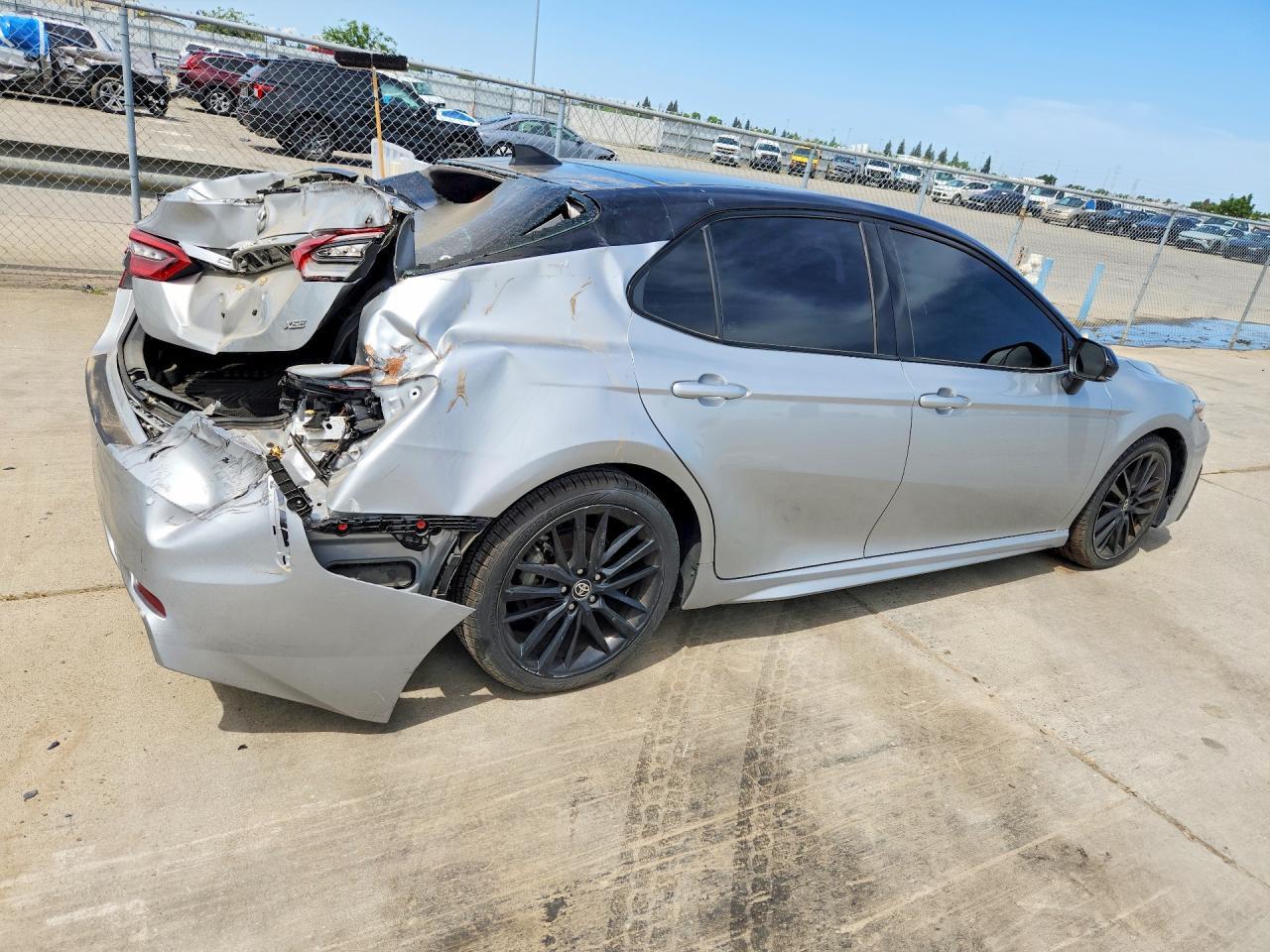 2023 Toyota Camry Xse V6 - Фото 3