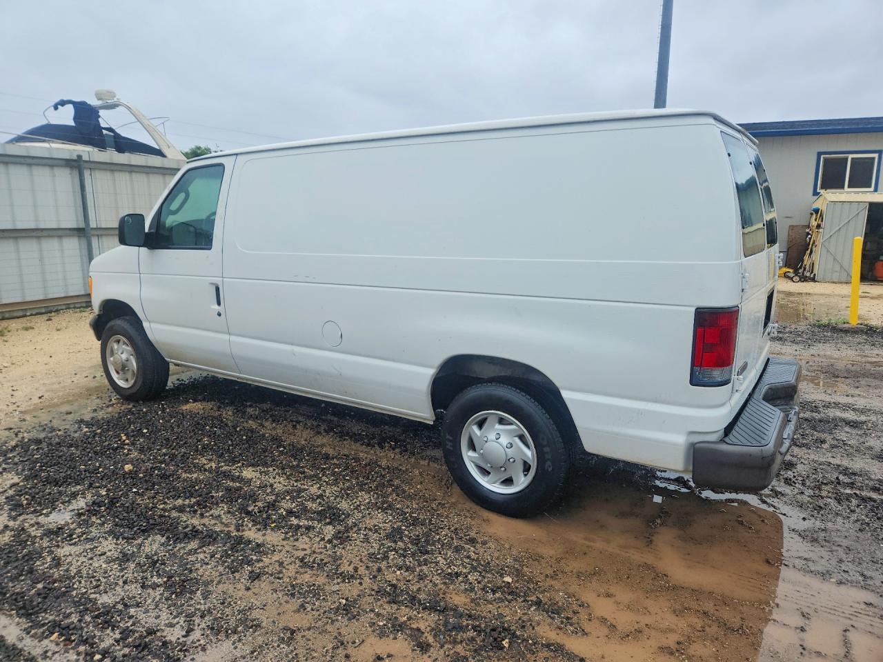 2007 Ford Econoline E150 Van - Image 2