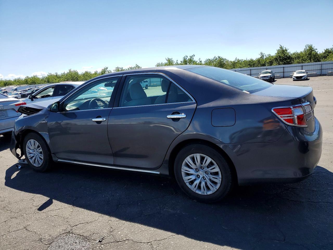 2013 Toyota Camry Hybrid Le - Фото 2
