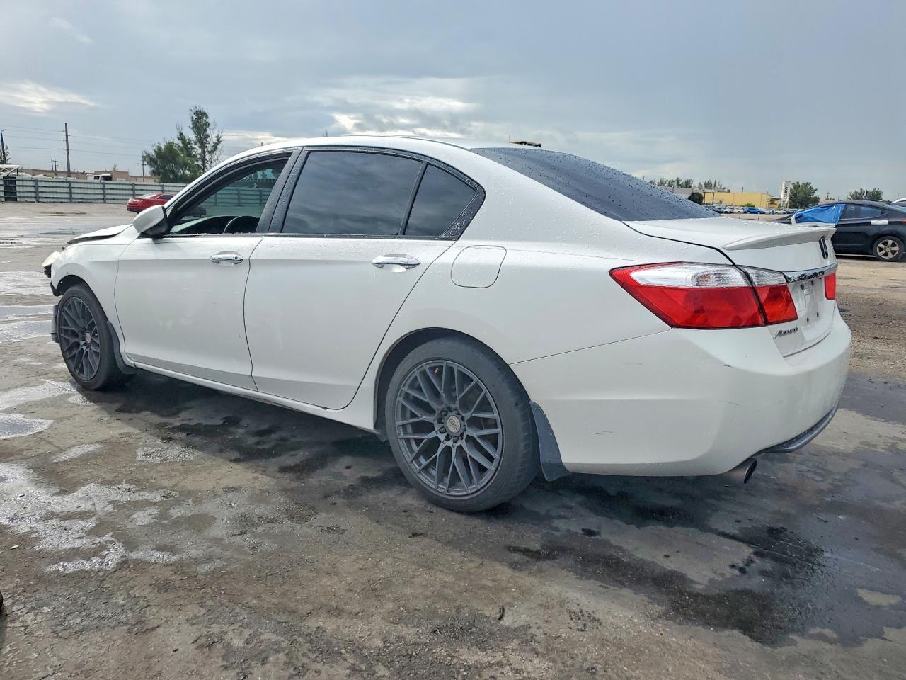2015 Honda Accord Sport - Image 2
