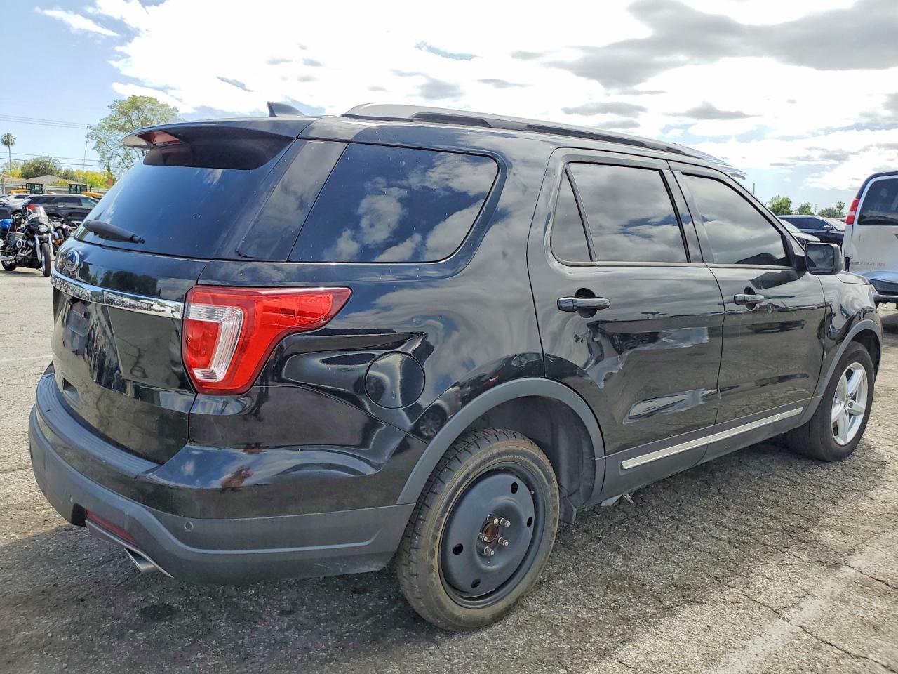 2018 Ford Explorer Xlt - Фото 3