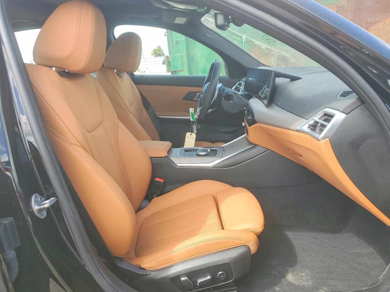 2025 BMW 330I - Фото 7