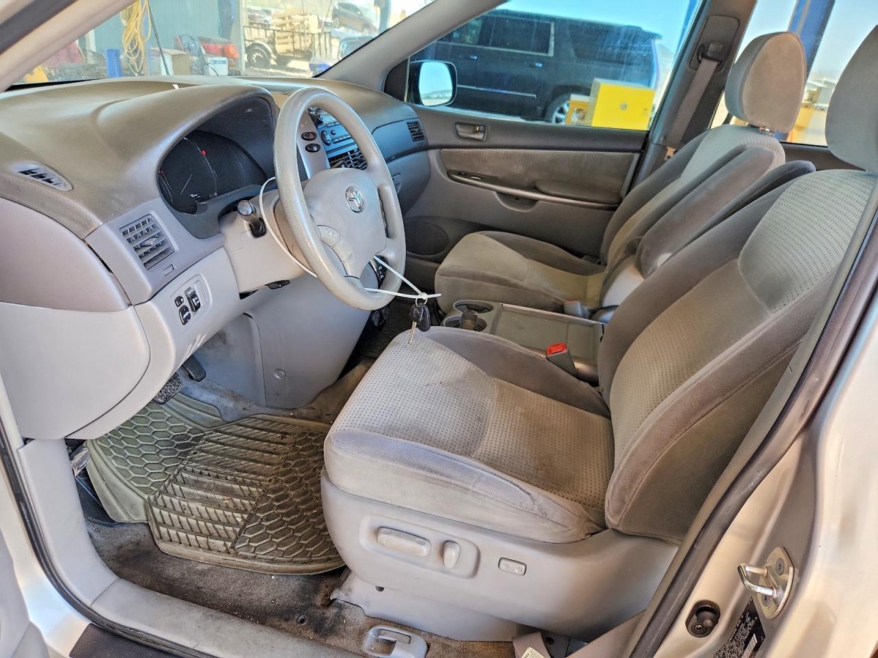 2009 Toyota Sienna Le 7-Passenger - Фото 7