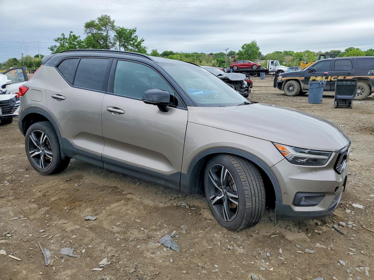 2022 Volvo Xc40 T5 R-Design - Фото 4