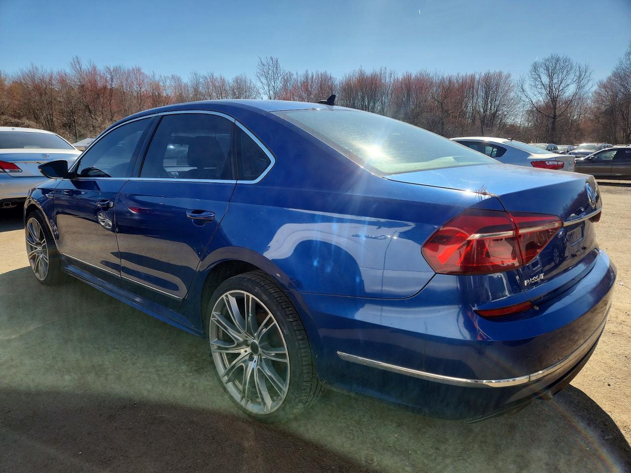 2017 Volkswagen Passat R-Line - Фото 2