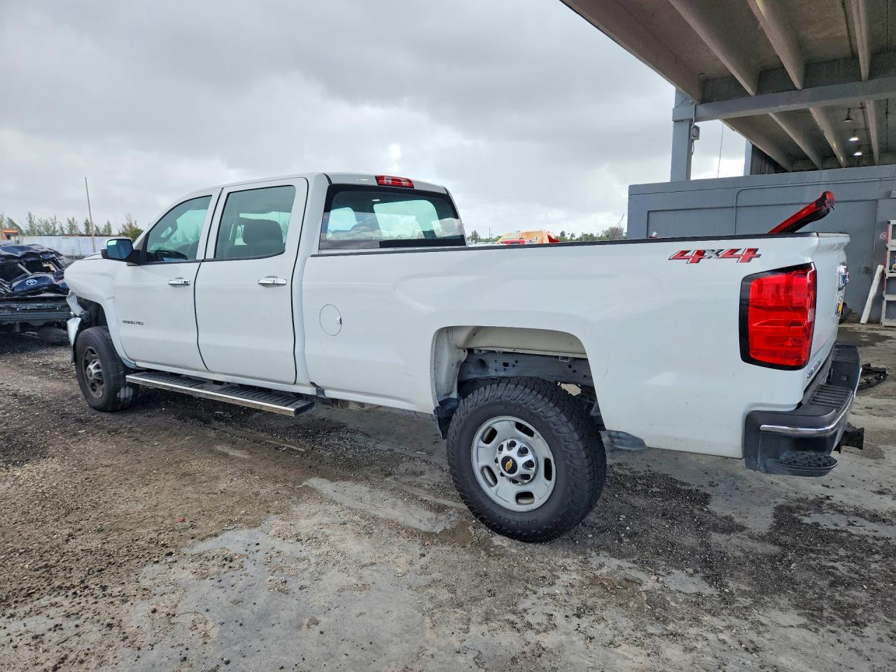 2018 Chevrolet Silverado K2500 Heavy Duty - Image 2