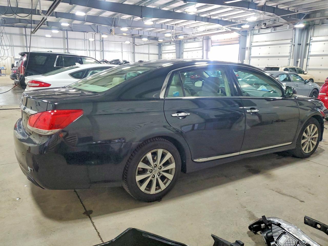 2011 Toyota Avalon Limited - Image 3