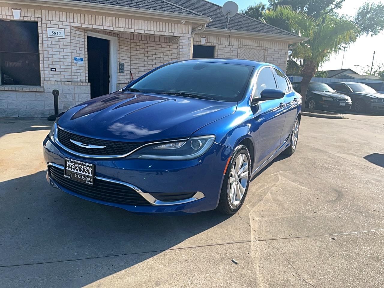 2016 Chrysler 200 Limited - Фото 2