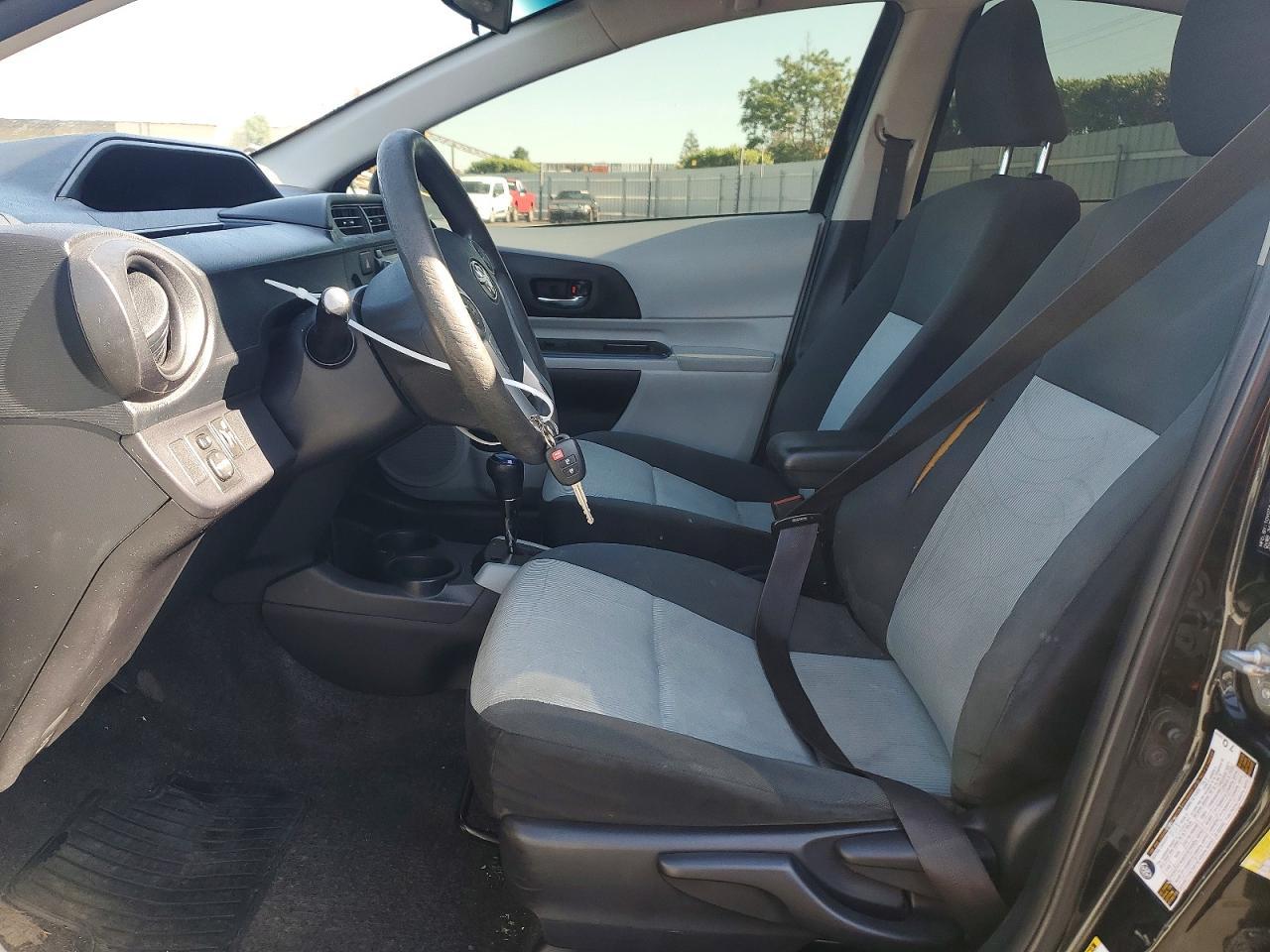 2013 Toyota Prius C Two - Фото 7
