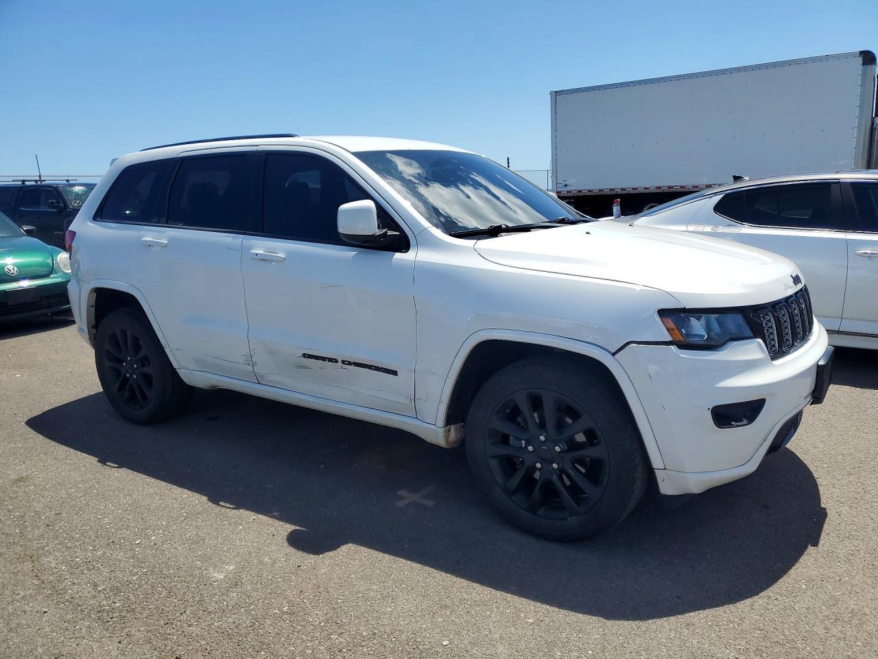 2017 Jeep Grand Cherokee Laredo - Image 4