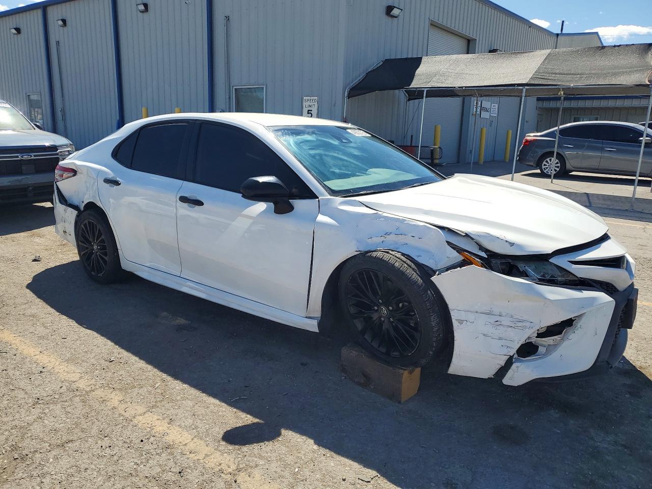 2019 Toyota Camry Se - Фото 4