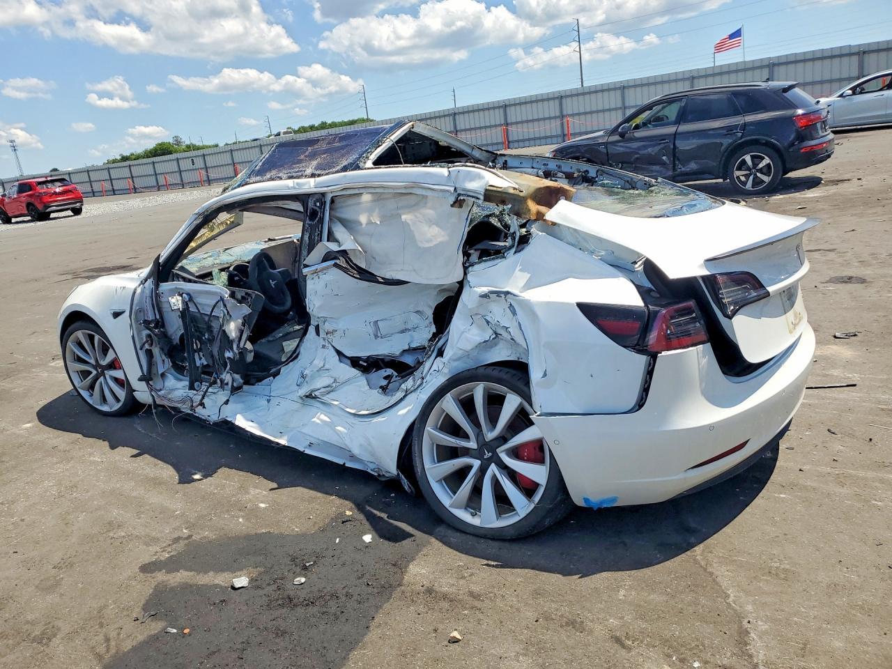2018 Tesla Model 3 - Фото 2