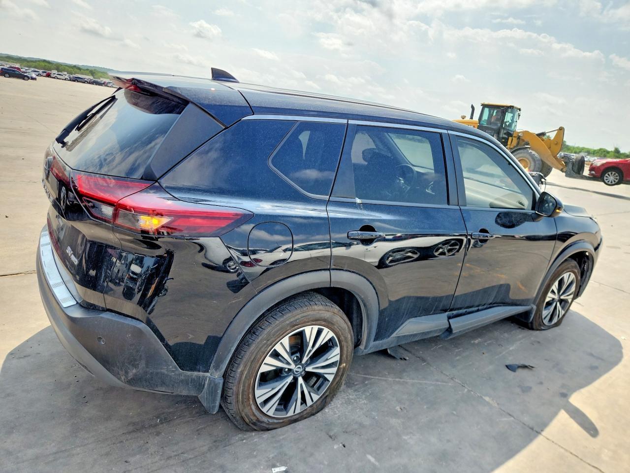 2023 Nissan Rogue Sv - Image 3