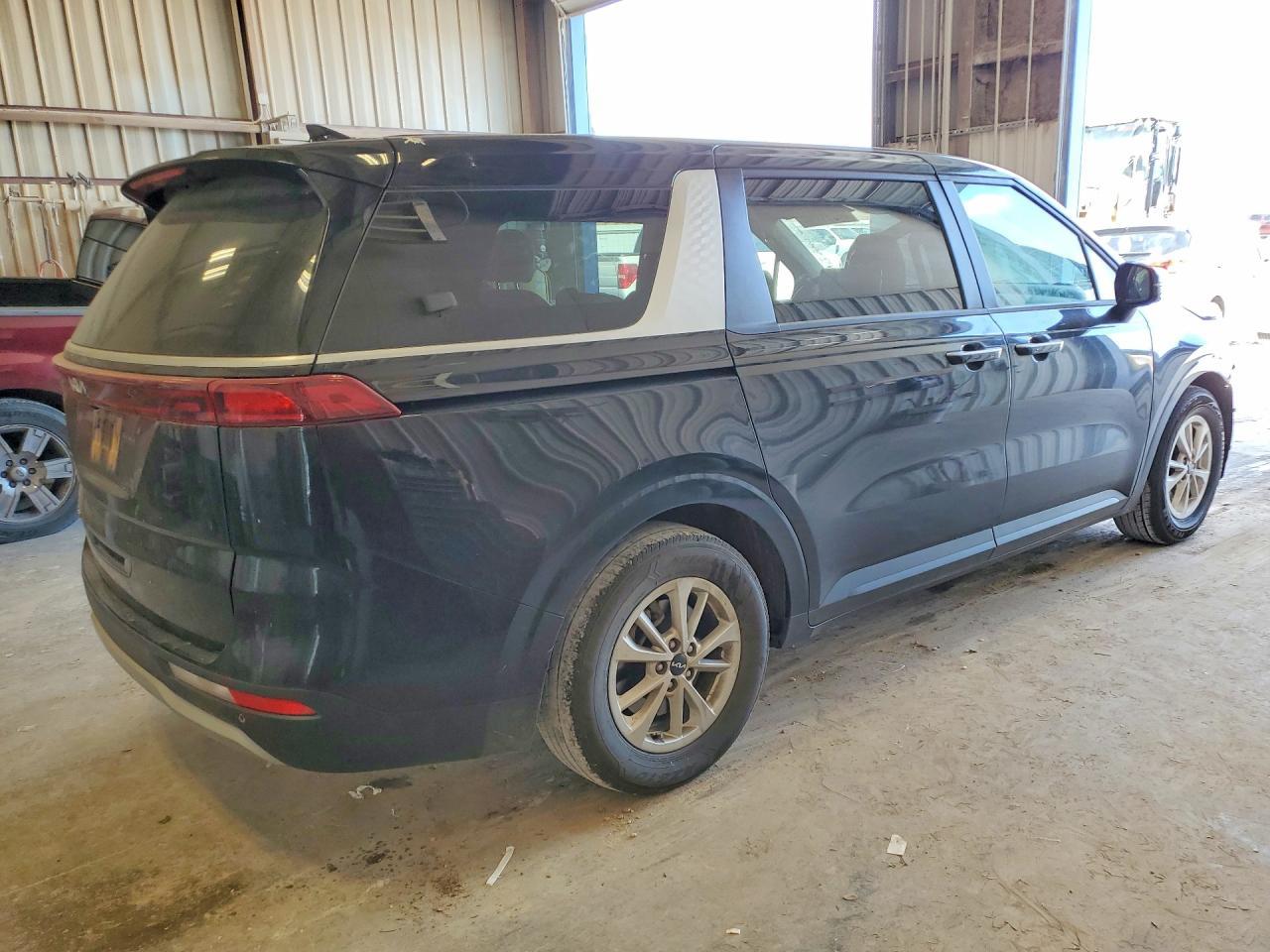 2022 Kia Carnival Lx - Image 3