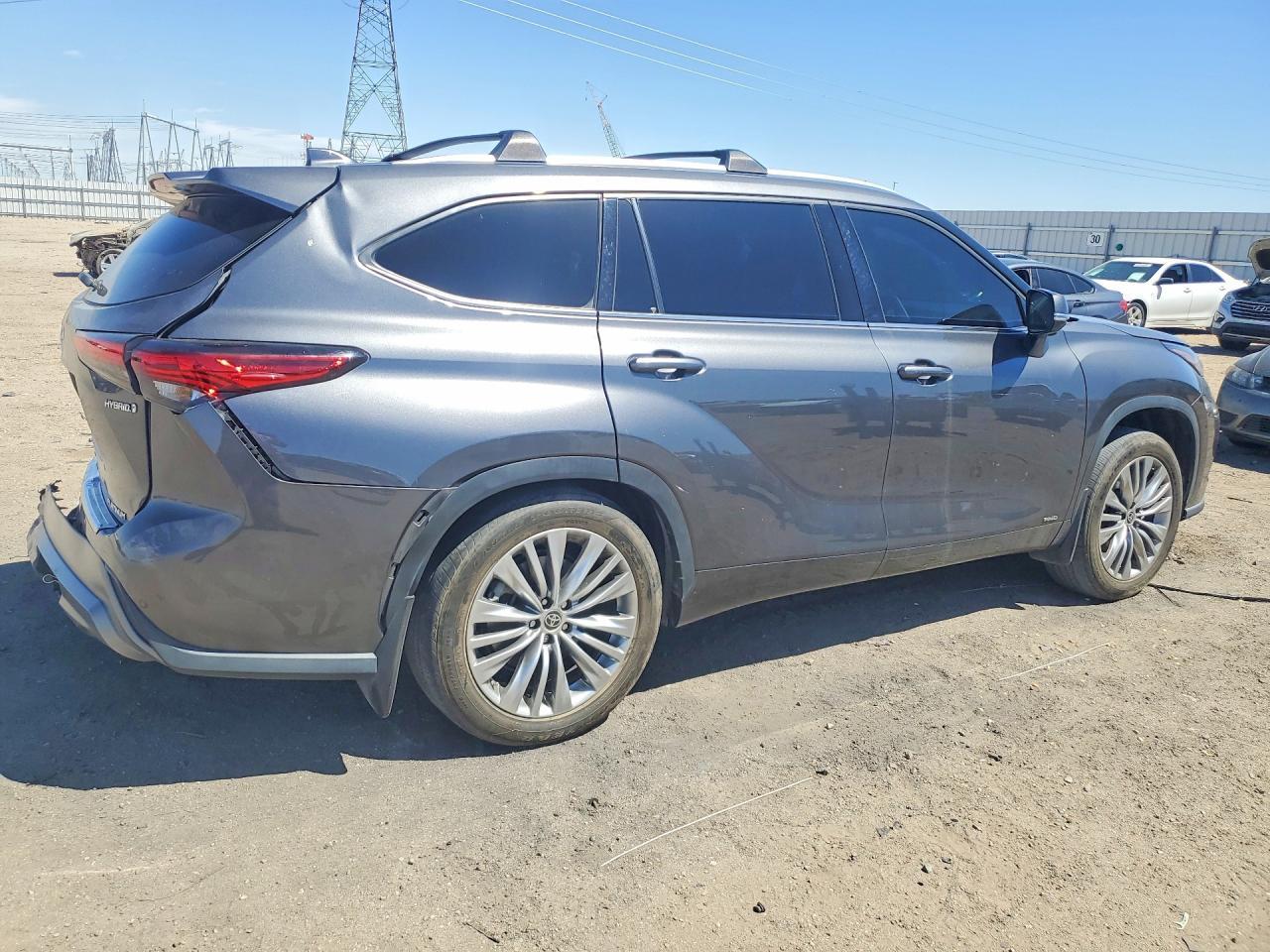 2023 Toyota Highlander Hybrid Platinum - Фото 3