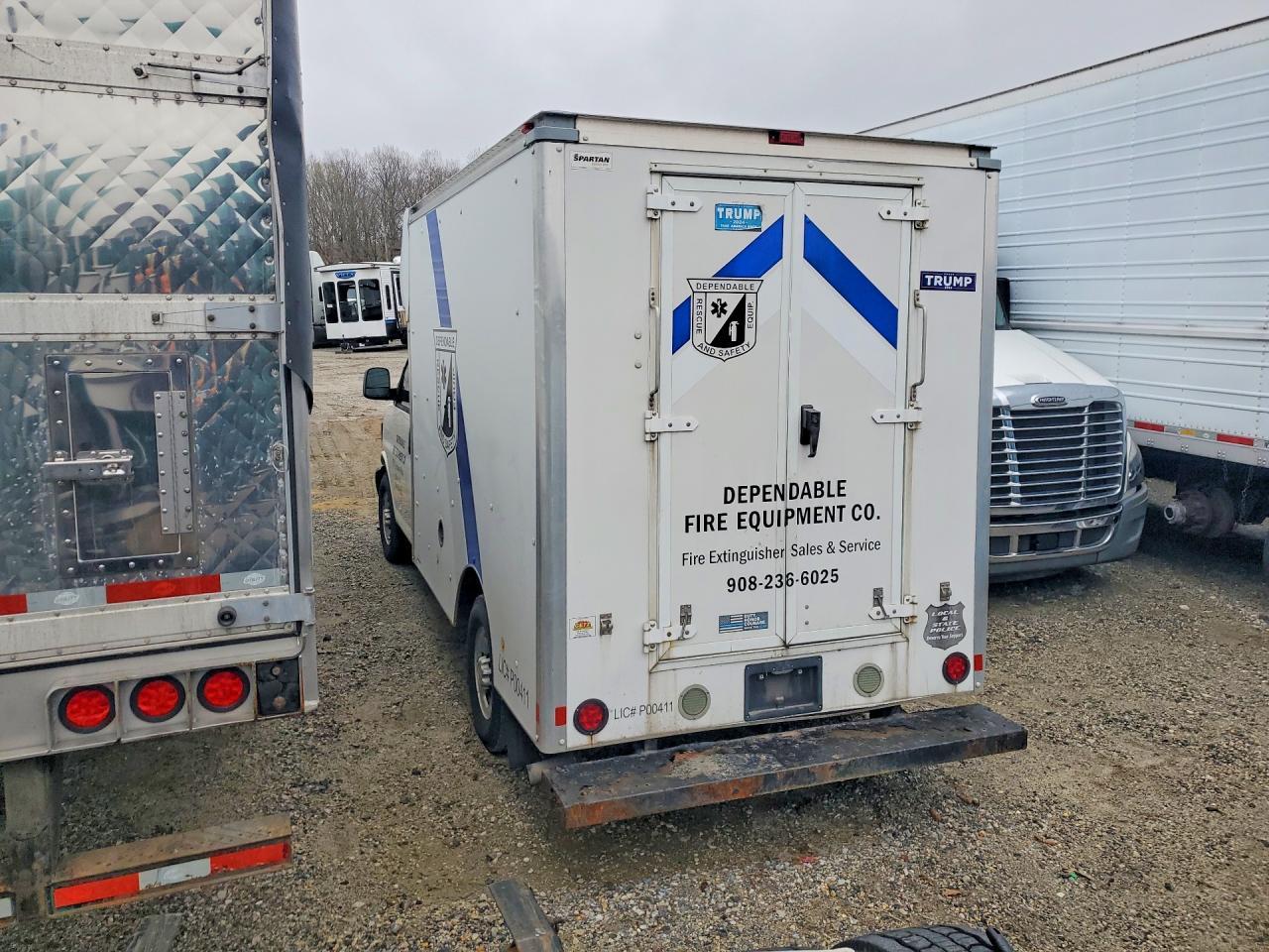 2015 Chevrolet Express G3 - Box Truck - Фото 2