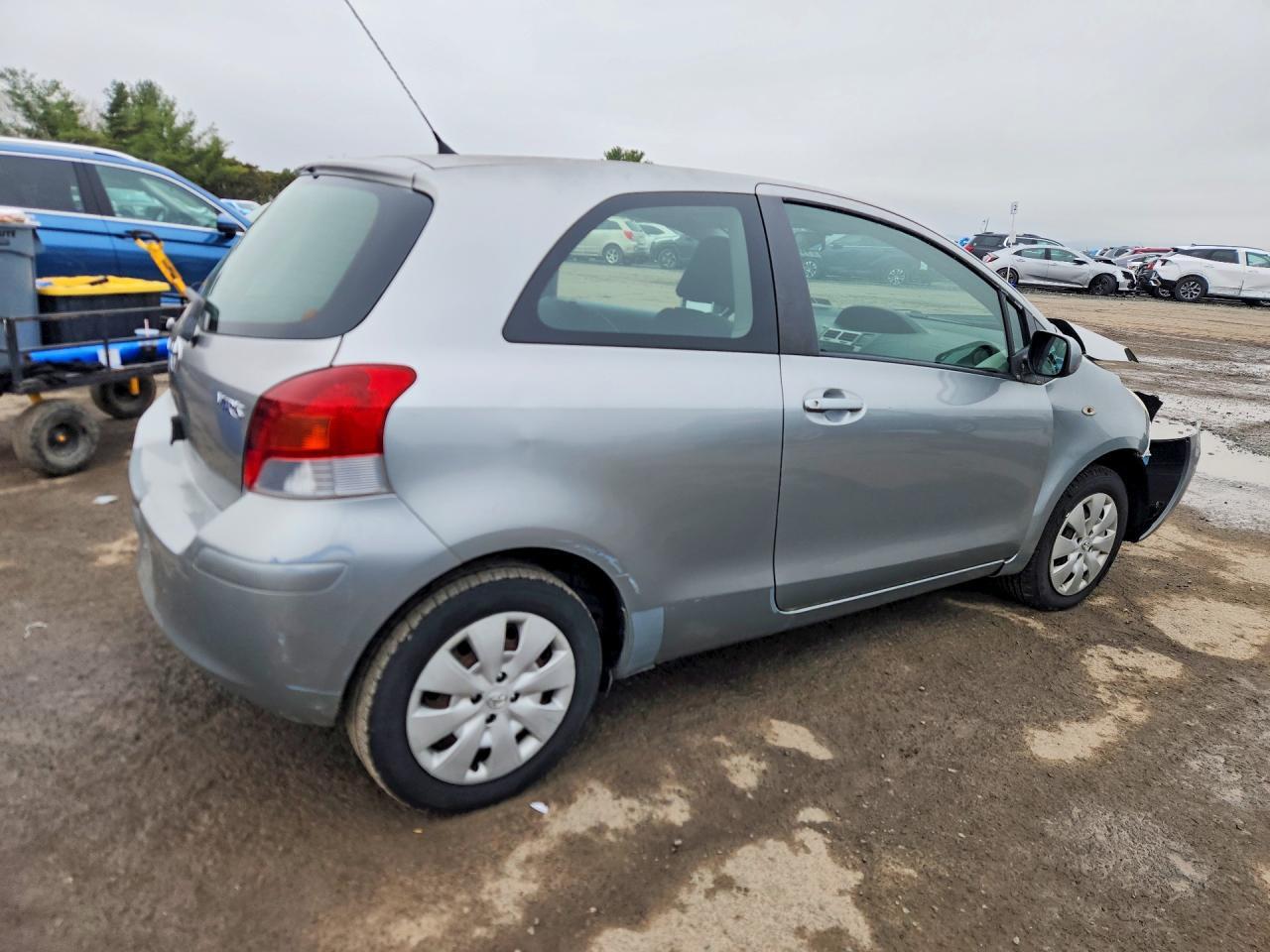 2010 Toyota Yaris Base - Image 3