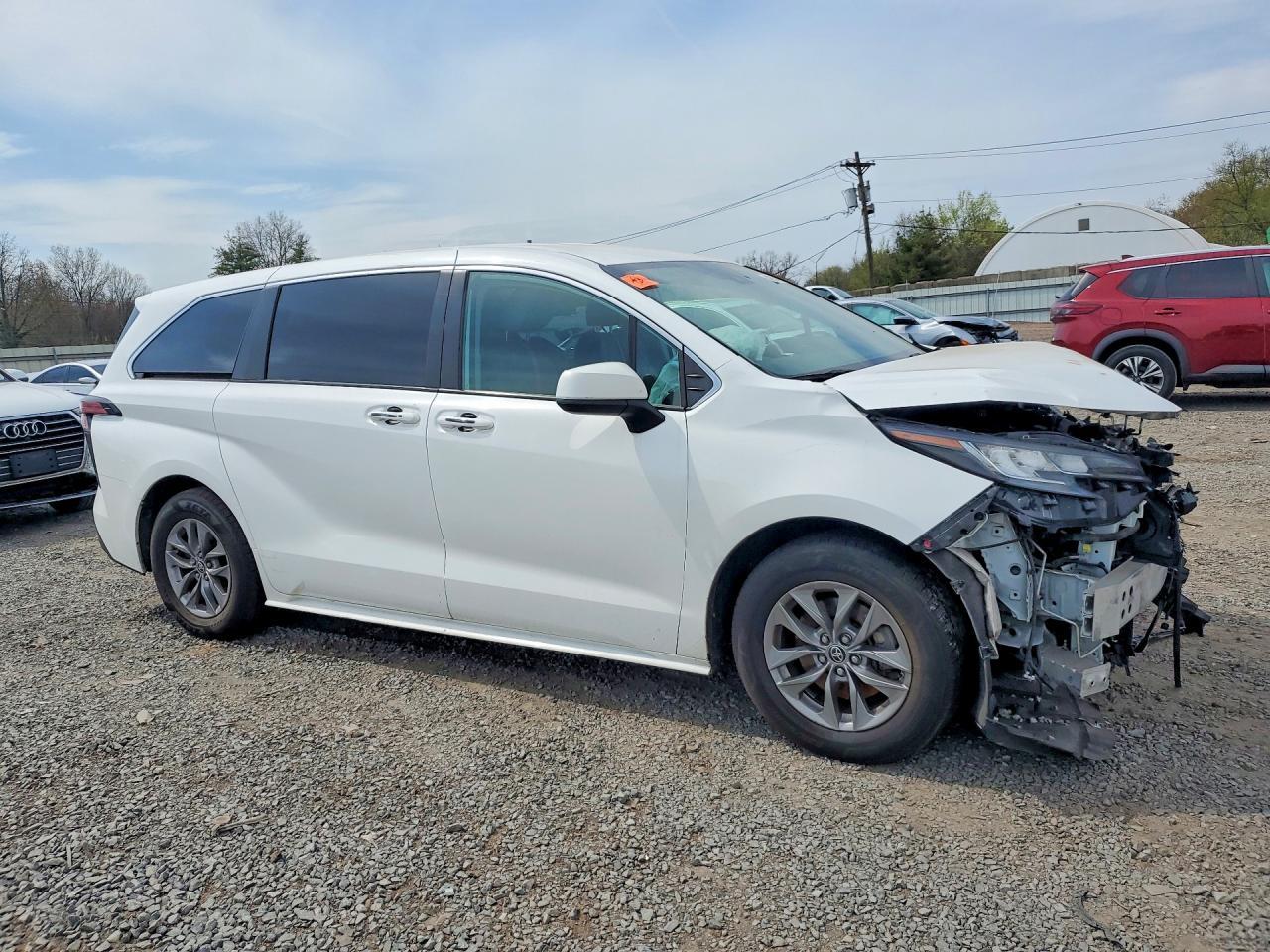 2022 Toyota Sienna Le - Фото 4