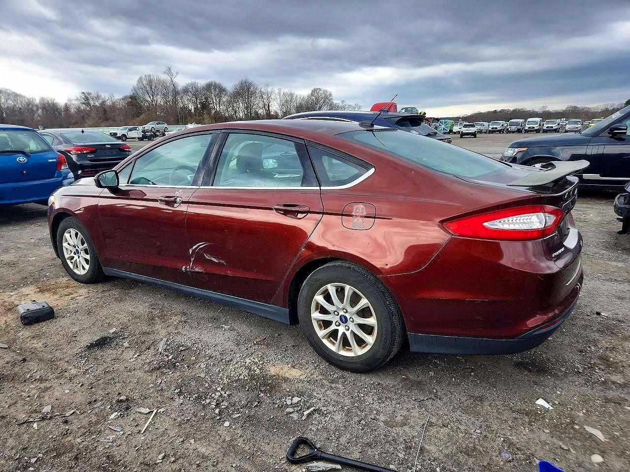 2015 Ford Fusion S - Фото 2