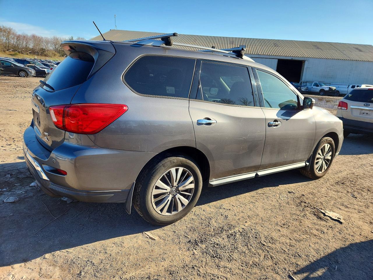 2017 Nissan Pathfinder Sl - Image 3