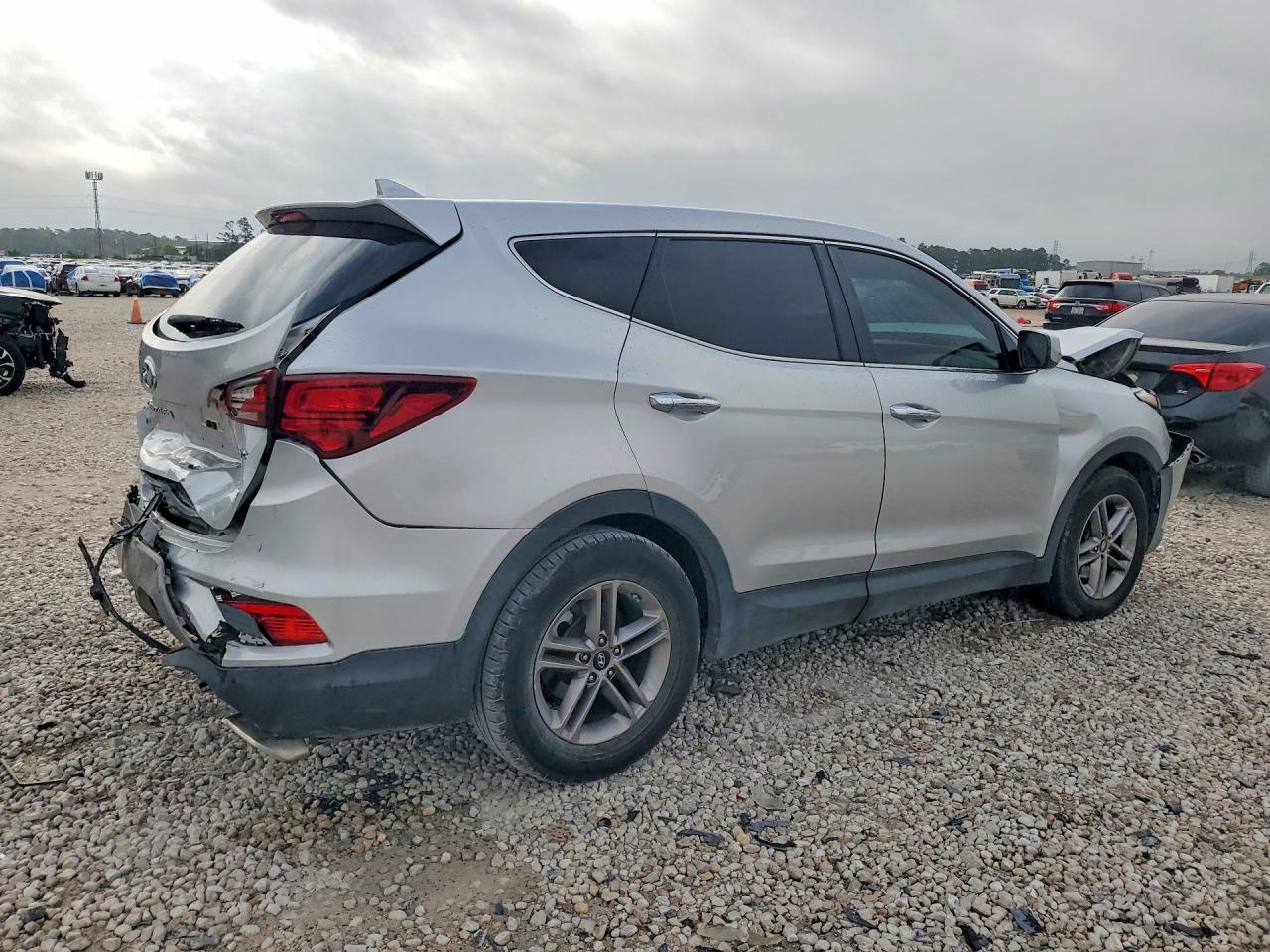 2017 Hyundai Santa Fe Sport 2.4L - Фото 3