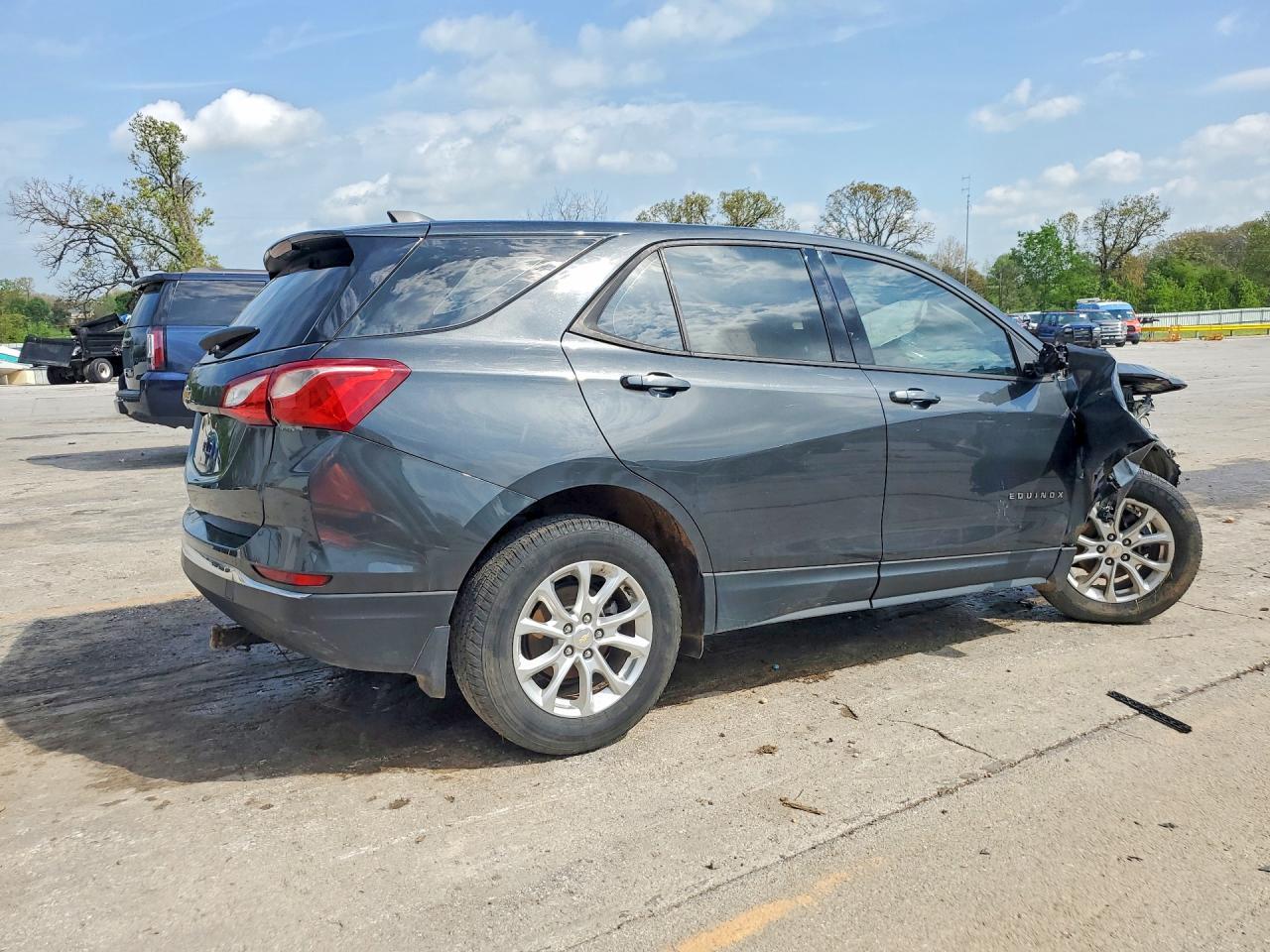 2018 Chevrolet Equinox Ls - Фото 3