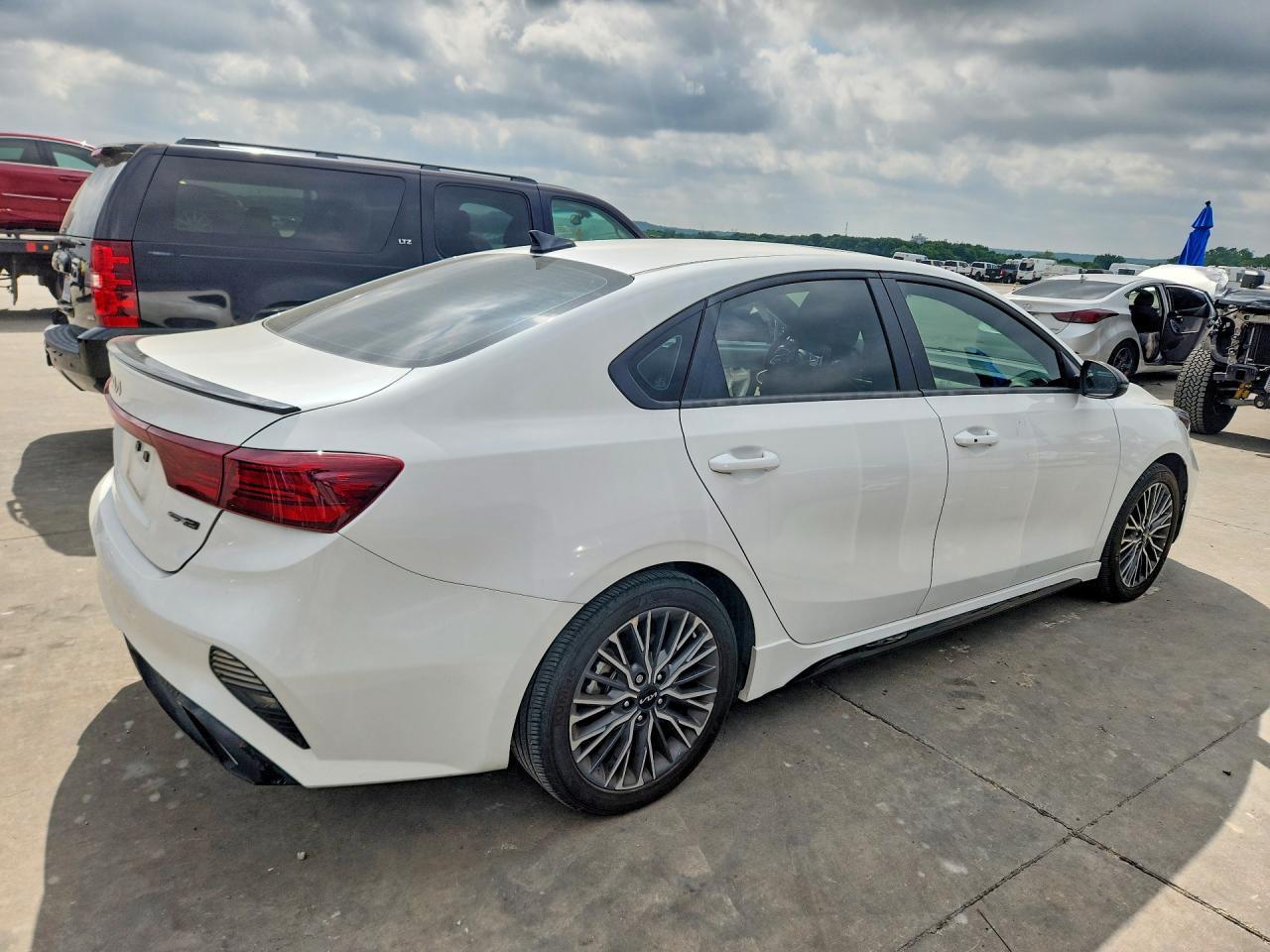2024 Kia Forte Gt Line - Image 3