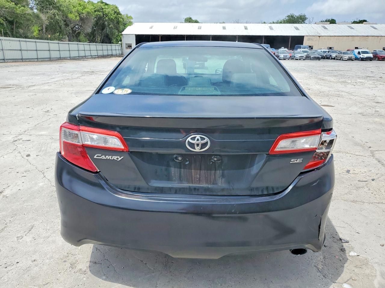 2014 Toyota Camry Se - Image 6