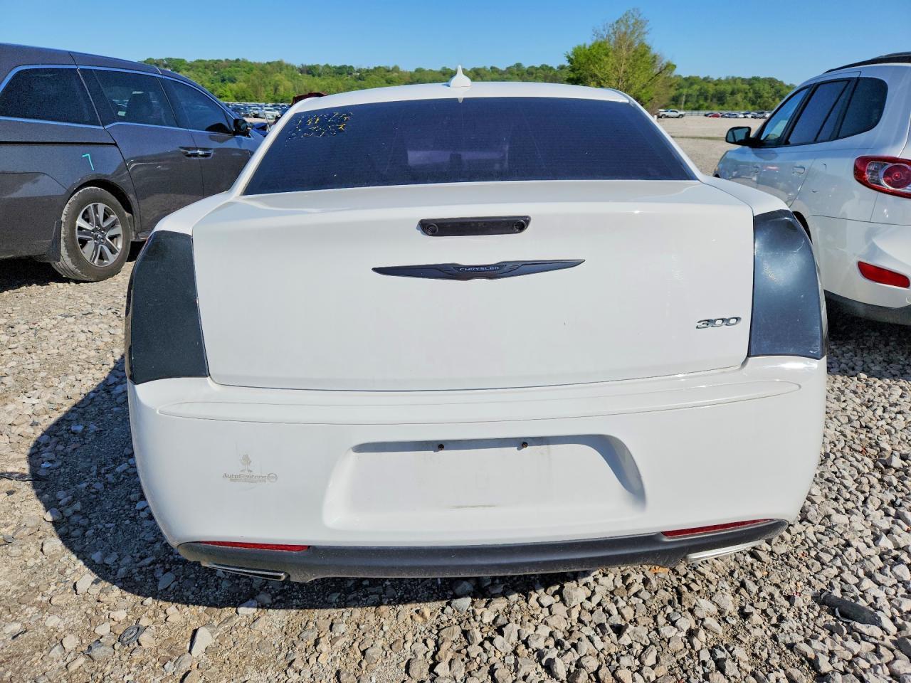 2021 Chrysler 300 Touring - Image 6