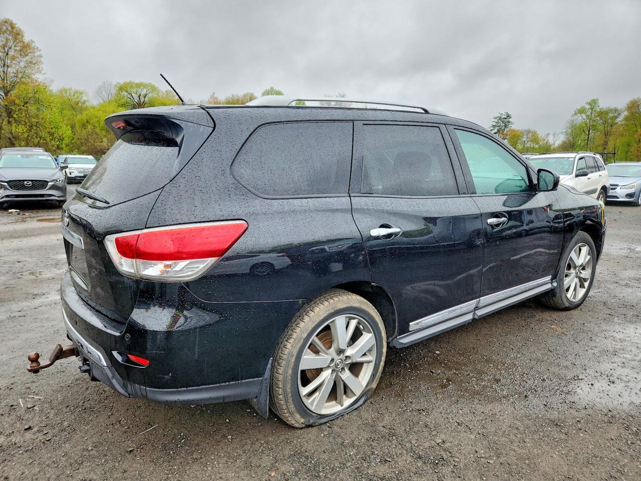 2014 Nissan Pathfinder S - Image 3