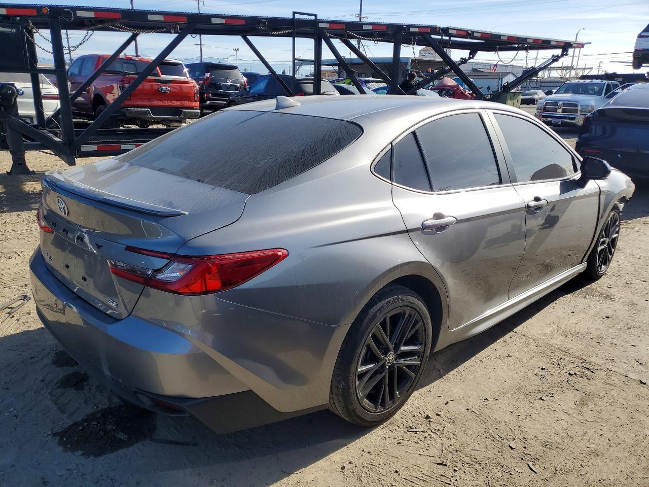 2025 Toyota Camry Se - Фото 3