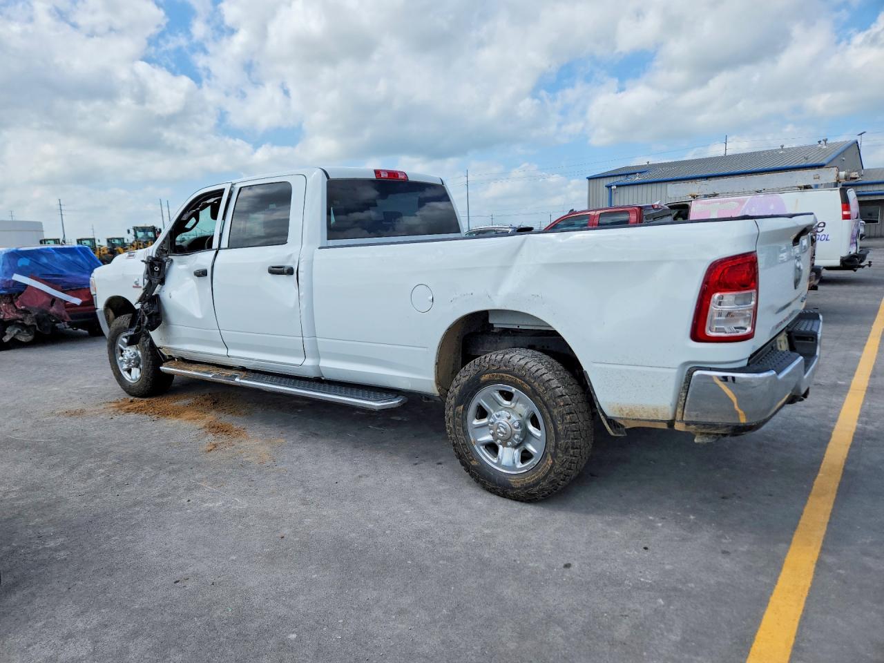 2023 Ram 2500 Tradesman - Фото 2