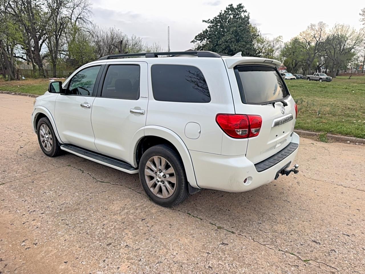 2014 Toyota Sequoia Platinum - Image 3