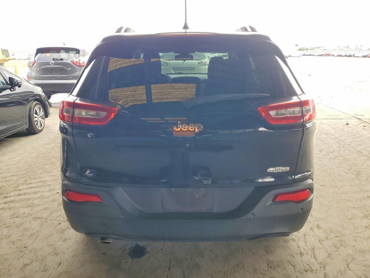 2017 Jeep Cherokee Latitude - Image 6