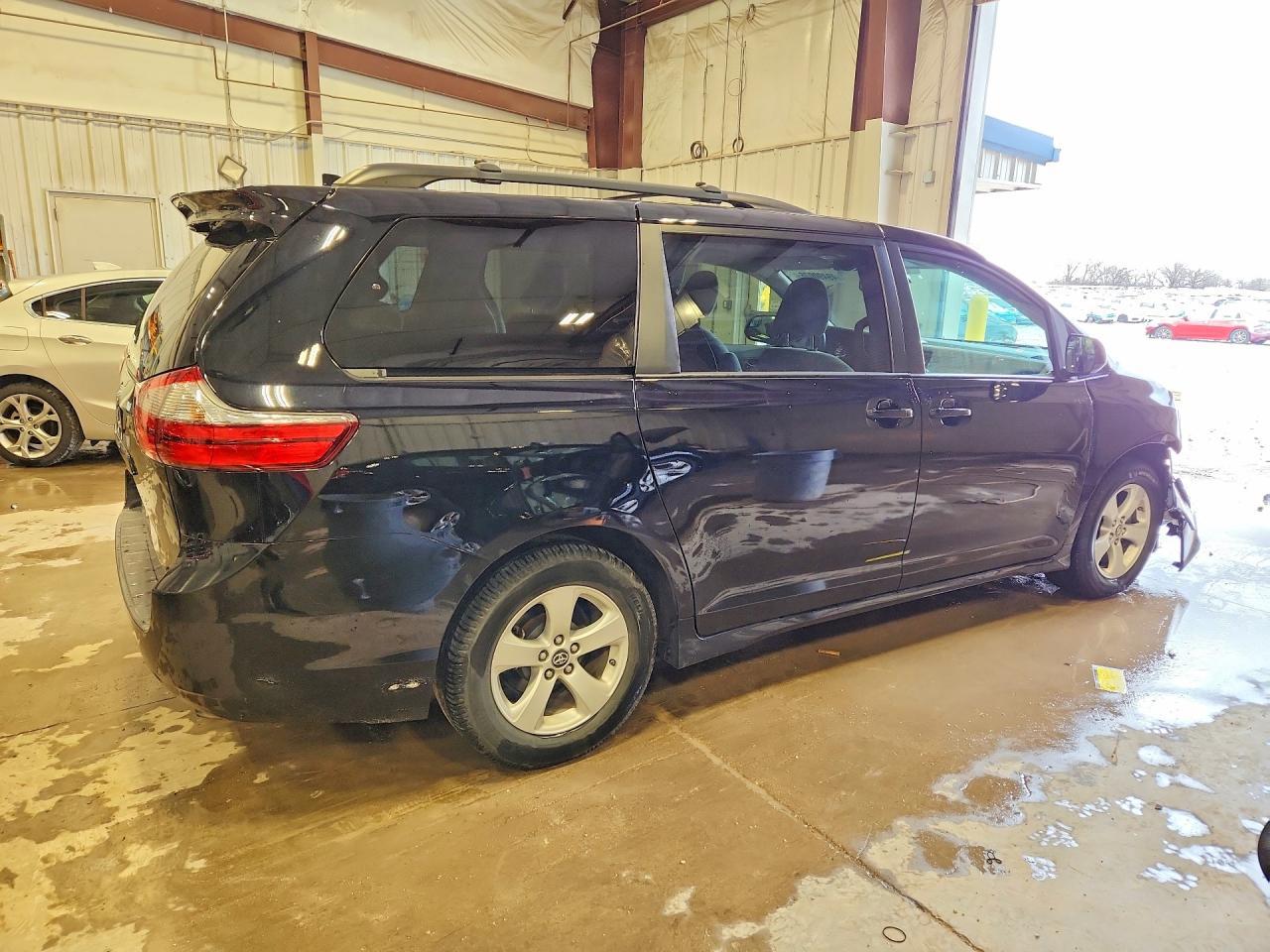 2020 Toyota Sienna Le - Image 3