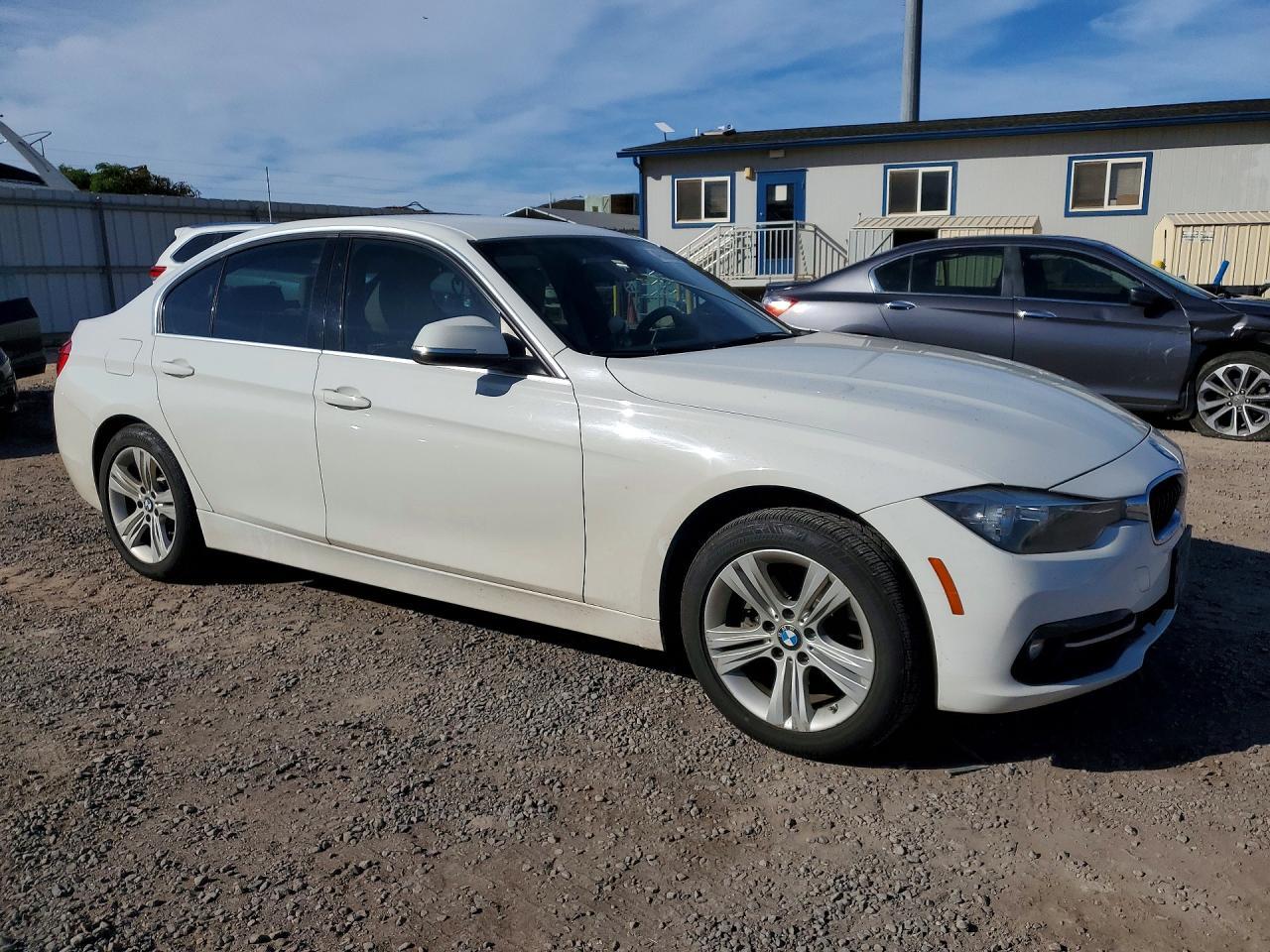 2017 BMW 330 I - Фото 4