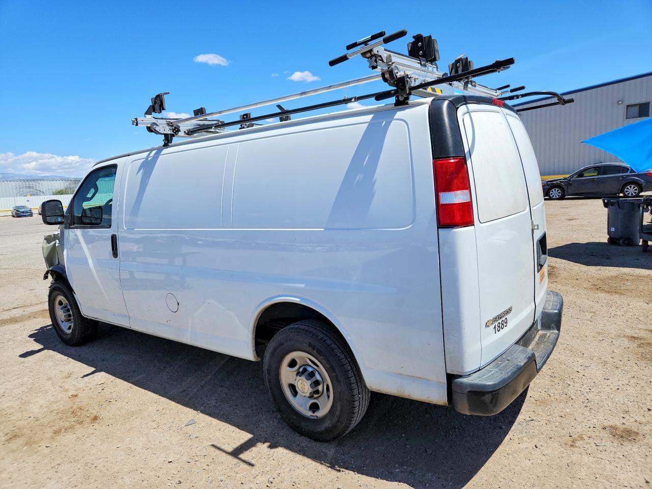 2022 Chevrolet Express - Фото 2