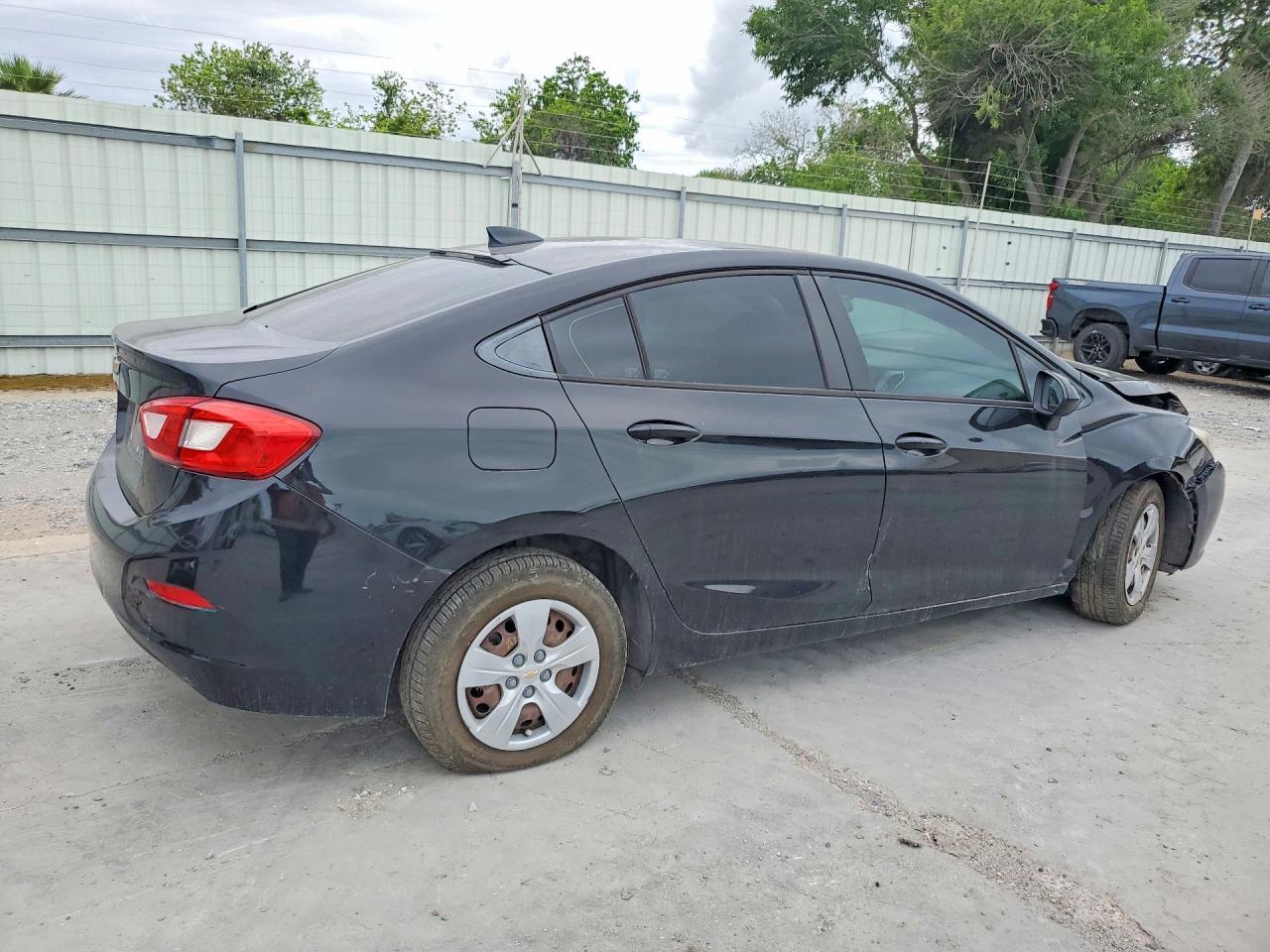 2018 Chevrolet Cruze Ls - Фото 3