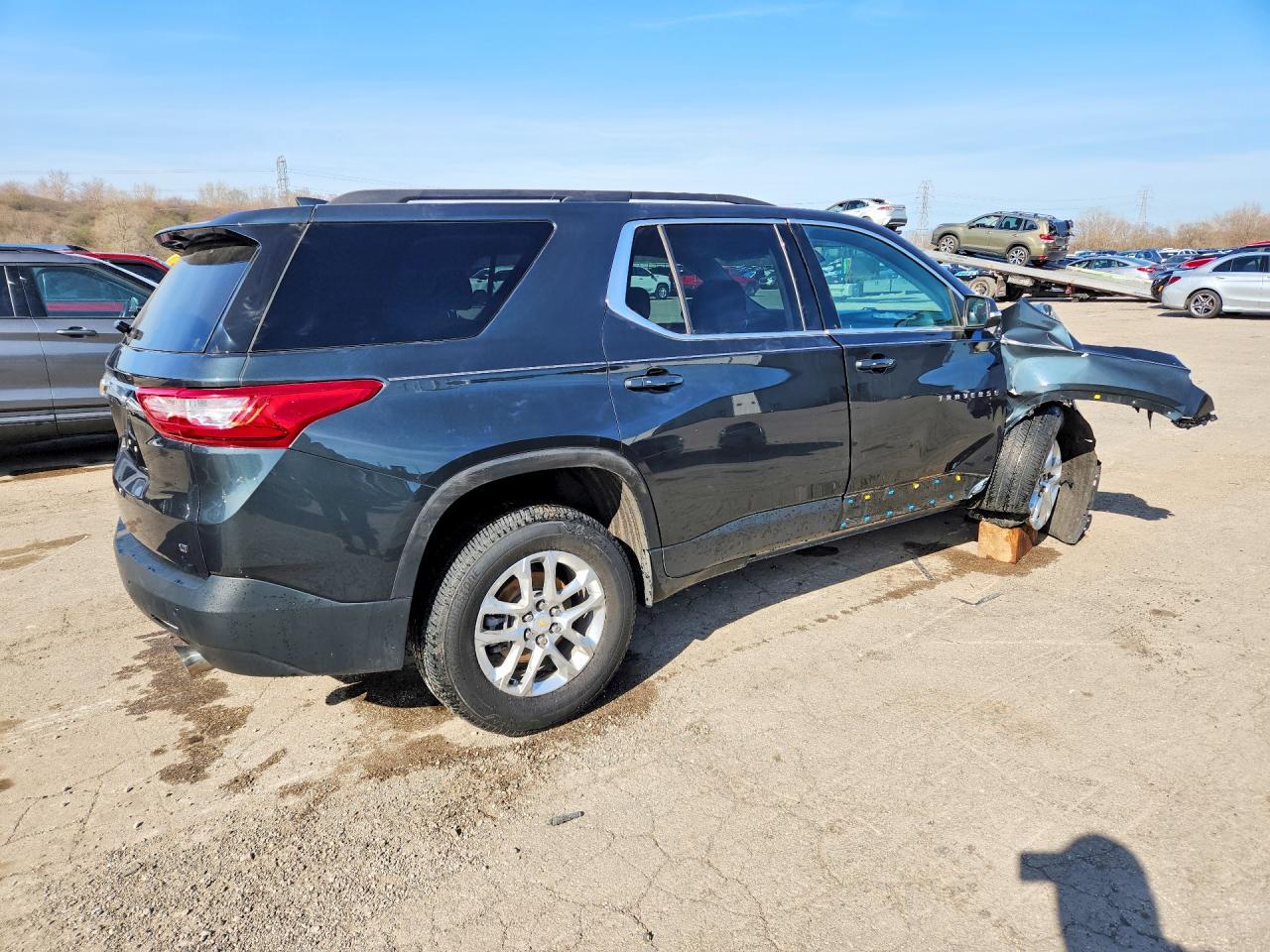 2021 Chevrolet Traverse Lt - Фото 3