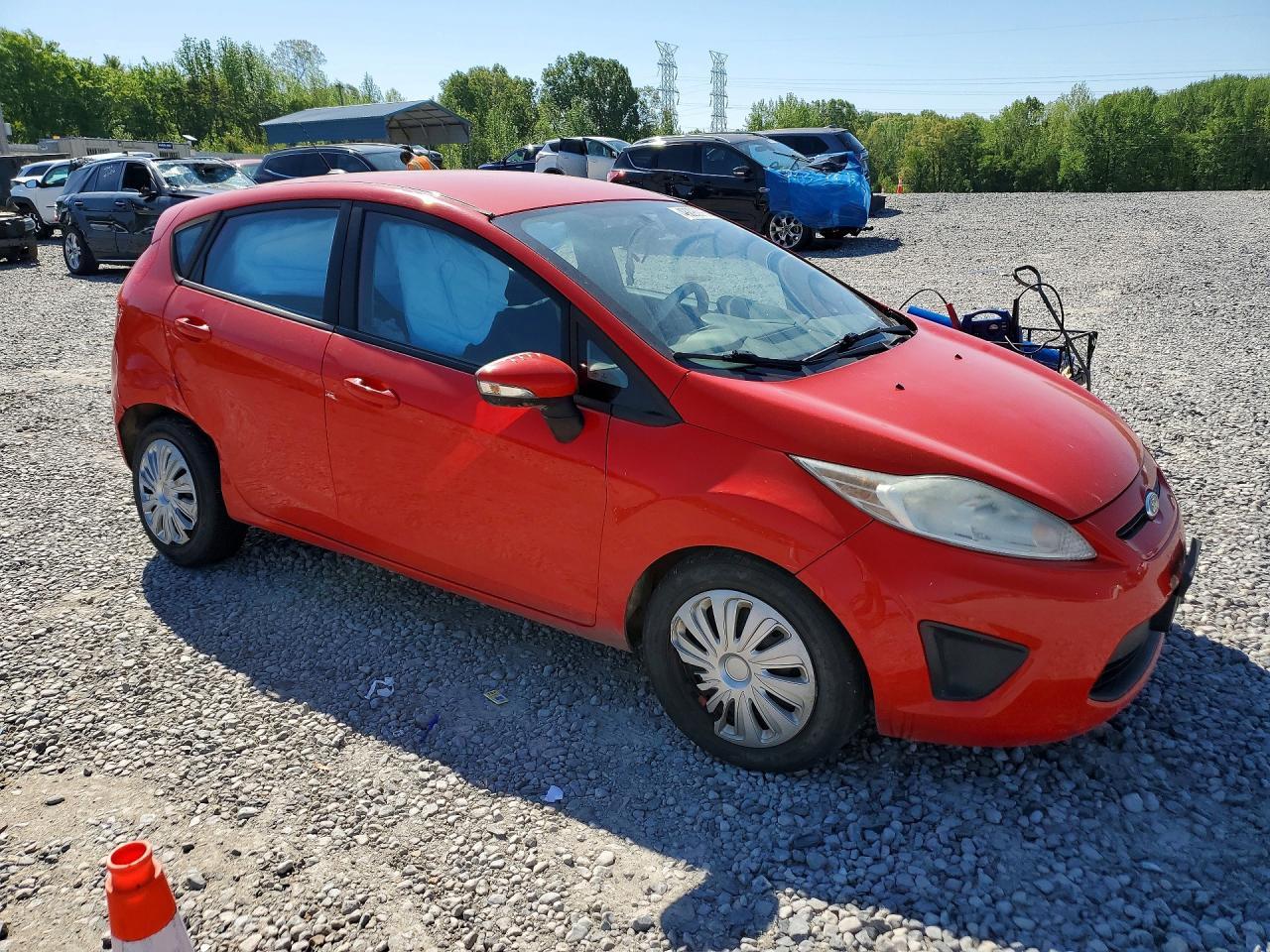 2013 Ford Fiesta Se - Фото 4