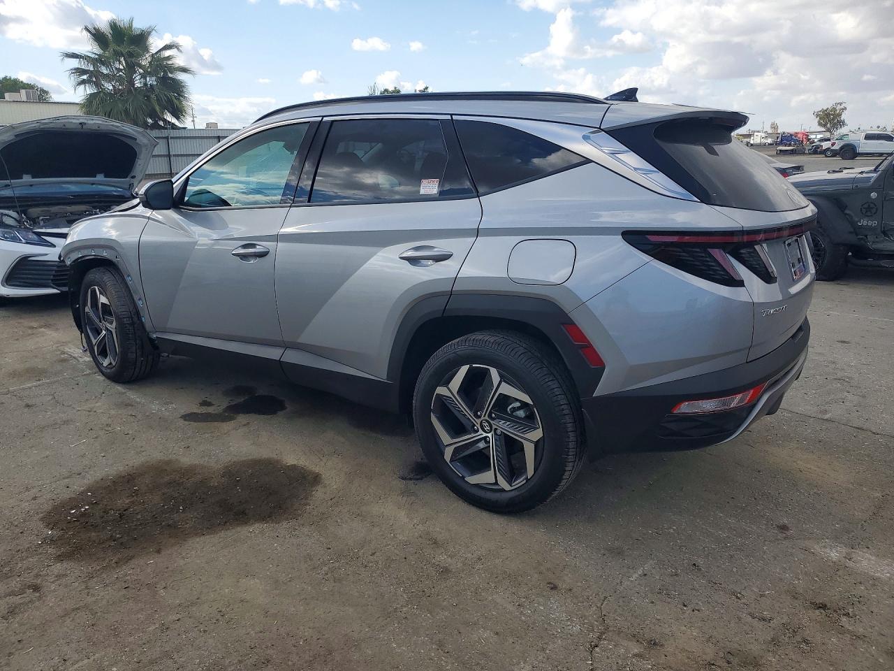 2024 Hyundai Tucson Hybrid Limited - Image 2