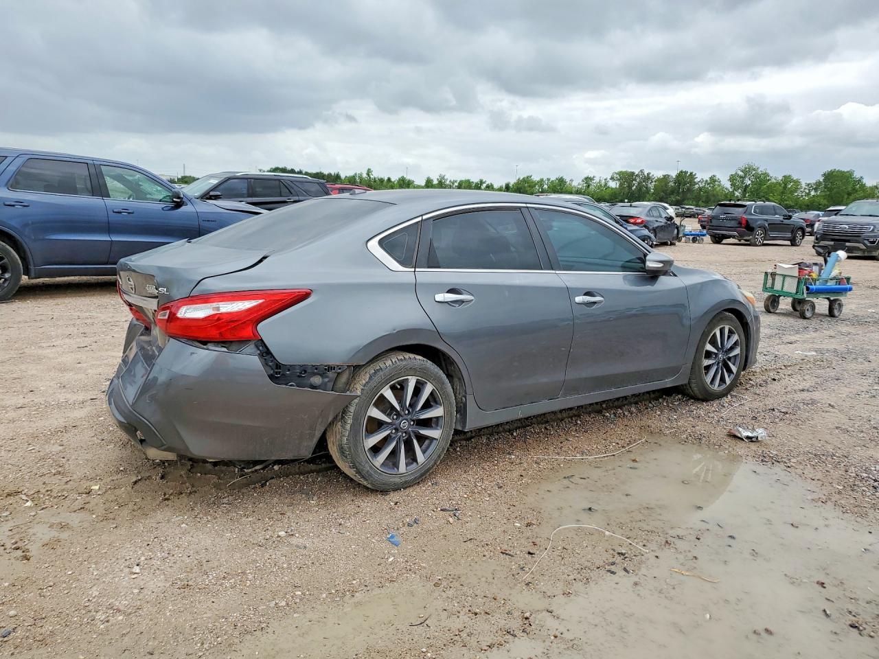 2017 Nissan Altama - Image 3