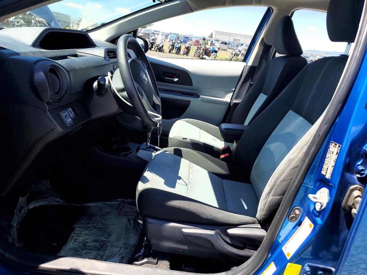 2013 Toyota Prius C Two - Фото 7